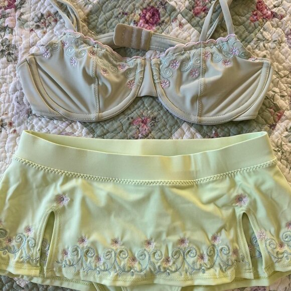 Frankies Bikinis Zola Top in Key Lime - Picture 4 of 5